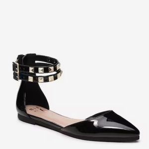 Super cute patent leather flat. Never worn!